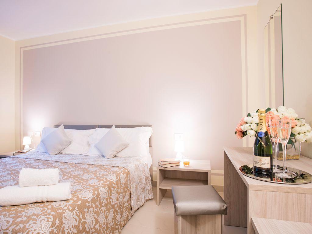 Ossuccio Grande C Home With Pool Sleeps 12 By Italian Apartments Como Eksteriør bilde