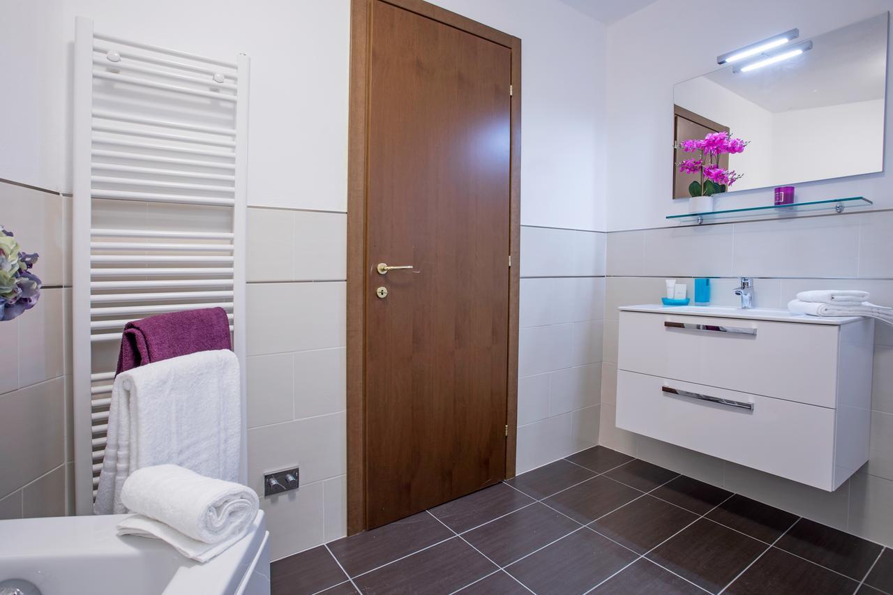 Ossuccio Grande C Home With Pool Sleeps 12 By Italian Apartments Como Eksteriør bilde