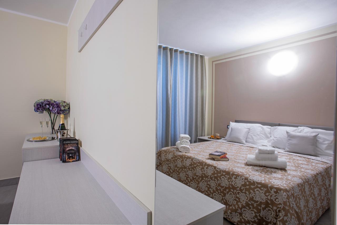Ossuccio Grande C Home With Pool Sleeps 12 By Italian Apartments Como Eksteriør bilde