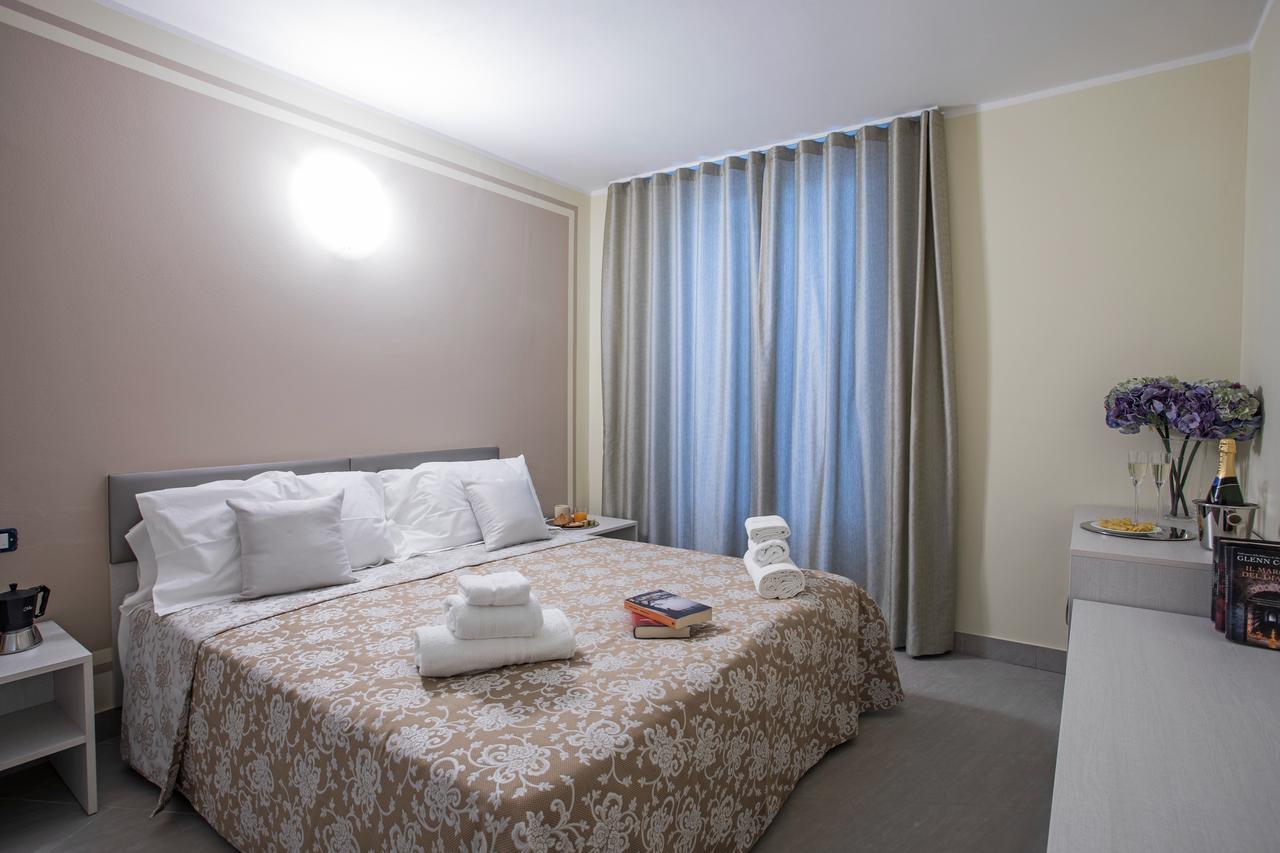 Ossuccio Grande C Home With Pool Sleeps 12 By Italian Apartments Como Eksteriør bilde