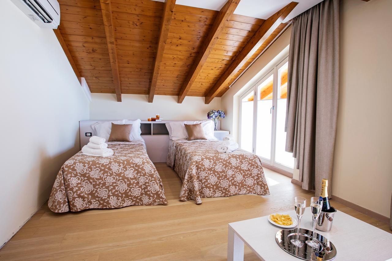 Ossuccio Grande C Home With Pool Sleeps 12 By Italian Apartments Como Eksteriør bilde