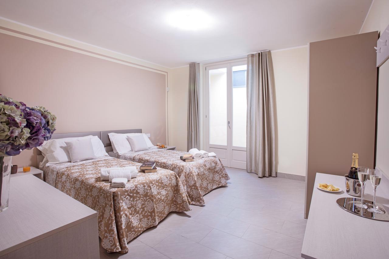 Ossuccio Grande C Home With Pool Sleeps 12 By Italian Apartments Como Eksteriør bilde